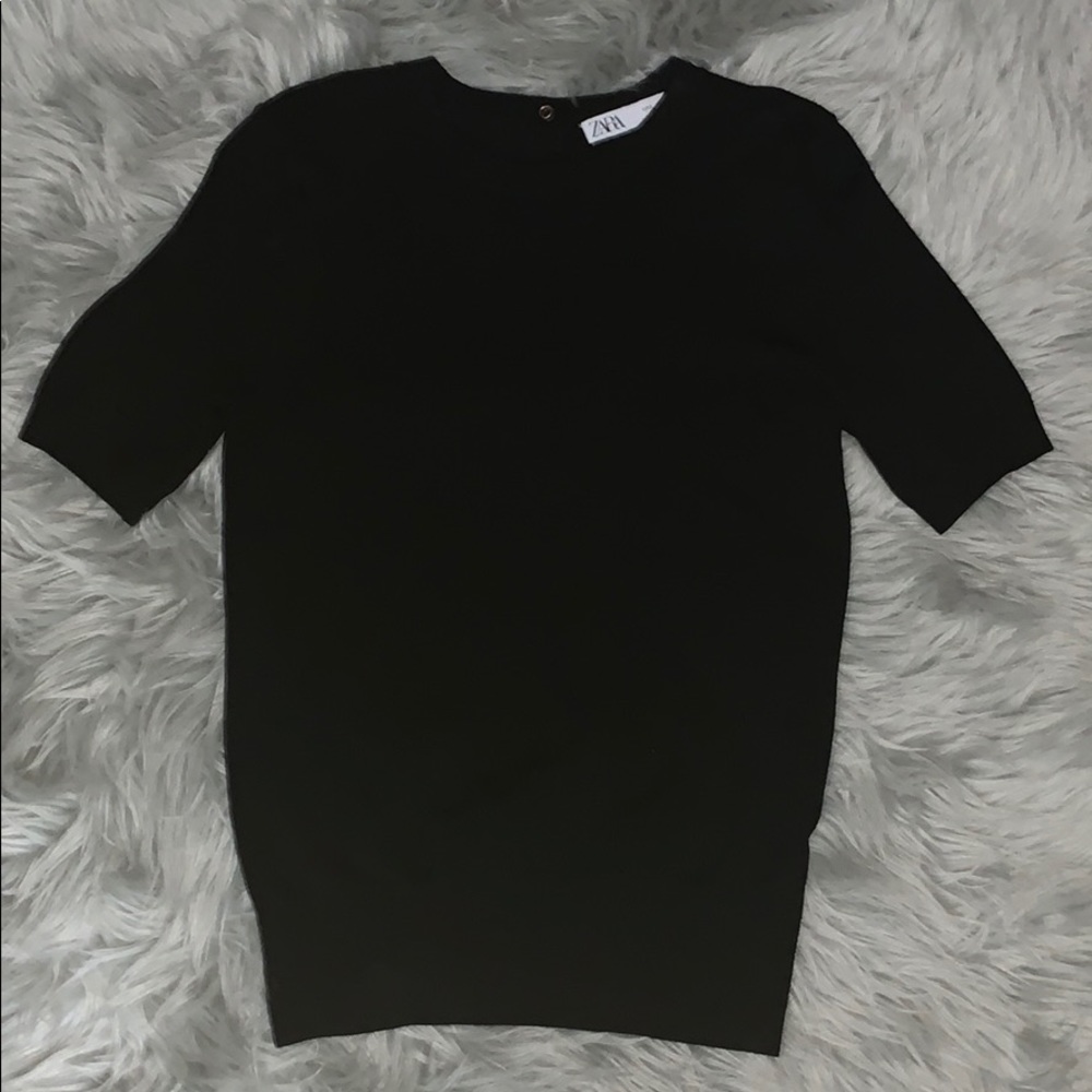 Zara women’s black knitted T-shirt